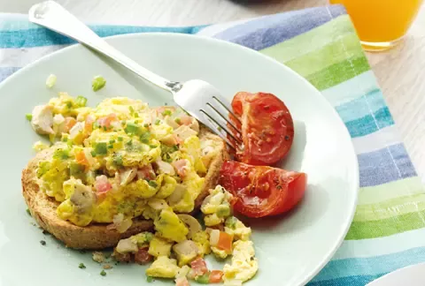 Veggie Scrambled Eggs with Wholemeal Toasts